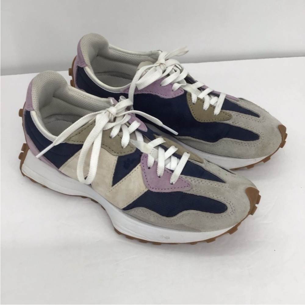 New Balance Women’s 327 Sneaker Size 8